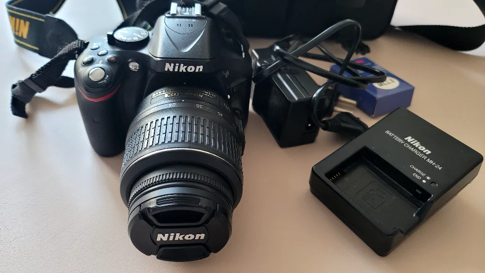 니콘 d5200(번들렌즈 18-55mm포함) 팝니다.