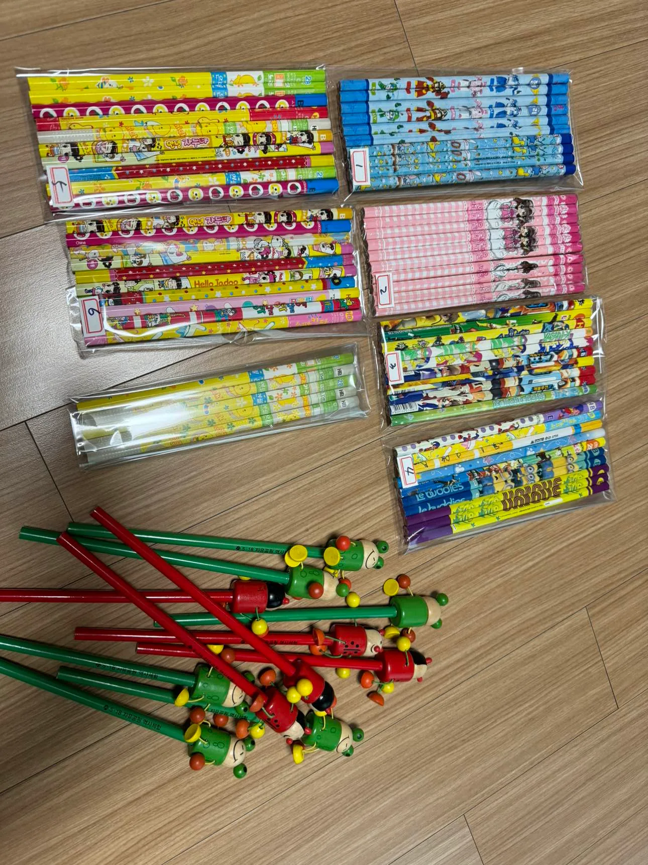 학용품 (연필 . 초~중고등  노트)