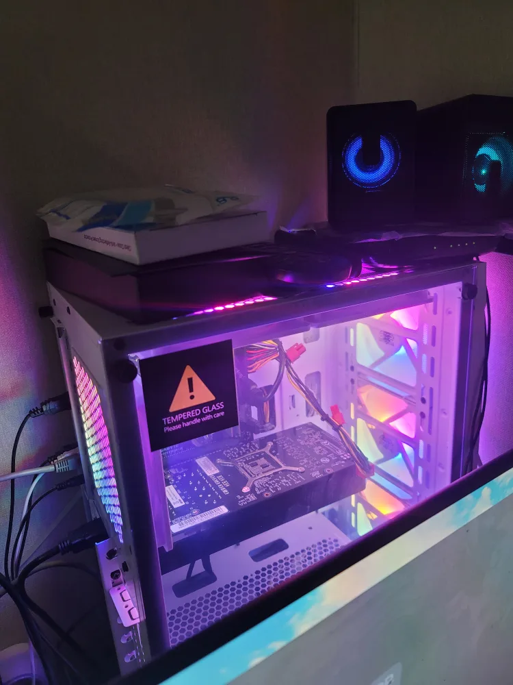 사용하던 컴퓨터 본체 2대 모니터 1대 판매