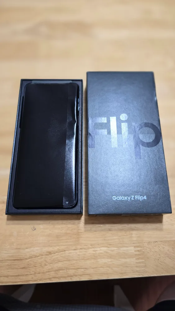 z플립4 256 자급제폰 중고 팝니다.