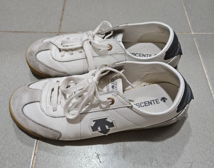 [판매완료] 중고 데상트 스니커즈