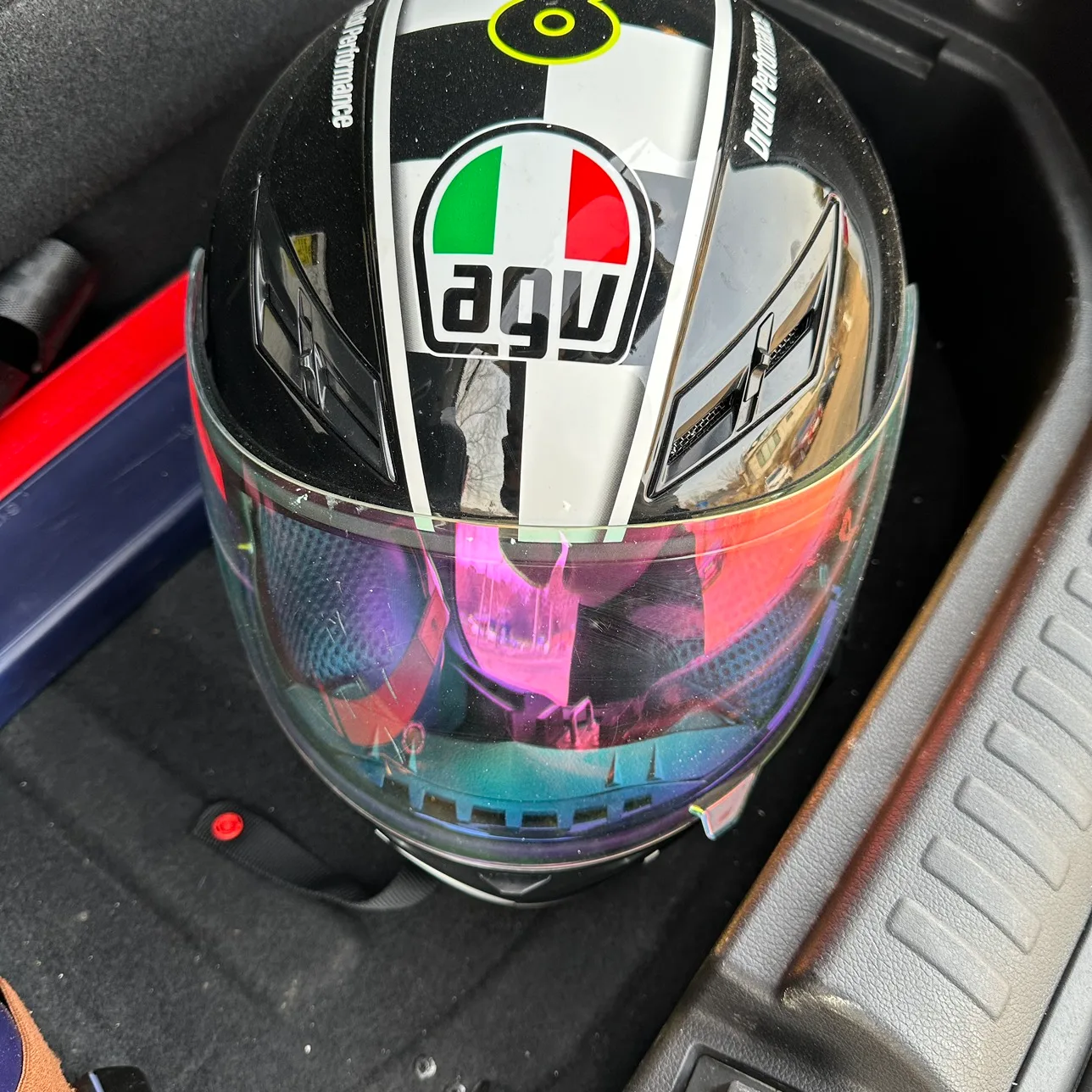 Agv 풀페이스 헬멧 블루투스 연결 포함 팝니다 사용감있음