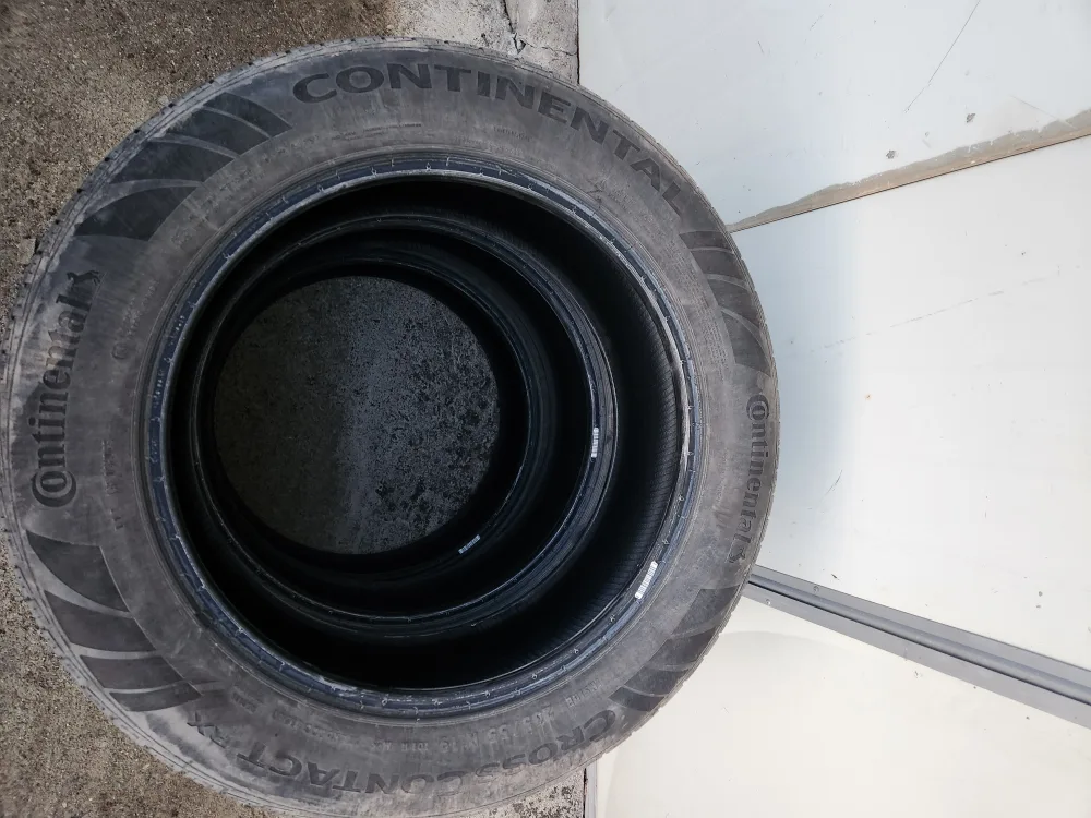 컨티넨탈 235 55 19 크로스컨택 RX 중고타이어 판매합니다 3짝