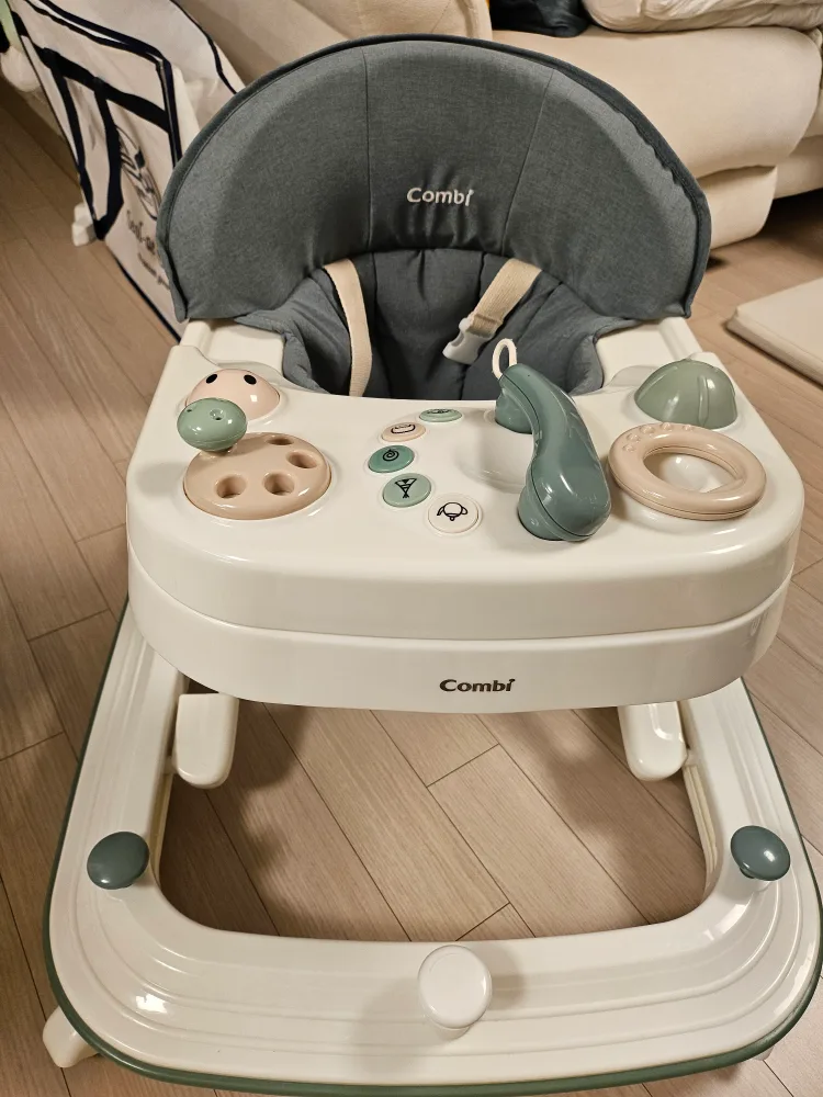 (새거같은 중고)콤비 보행기