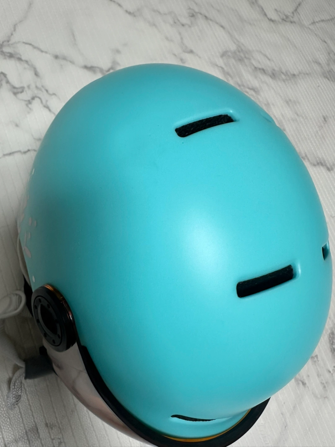 살로몬 아동바이저헬멧 판매팝니다. | 스포츠/레저 | 당근 중고거래