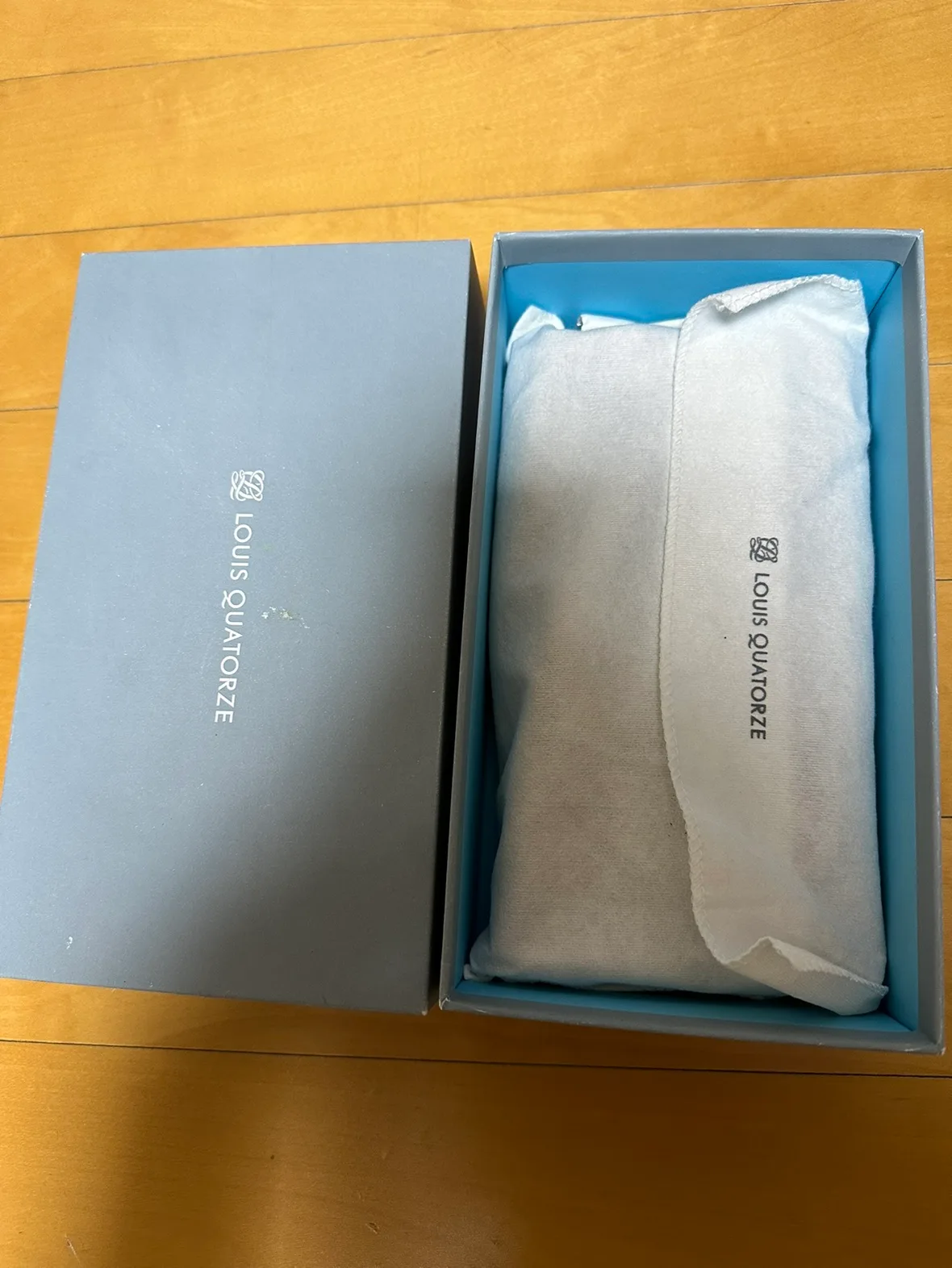 루이까또즈 에나멜 장지갑 새상품