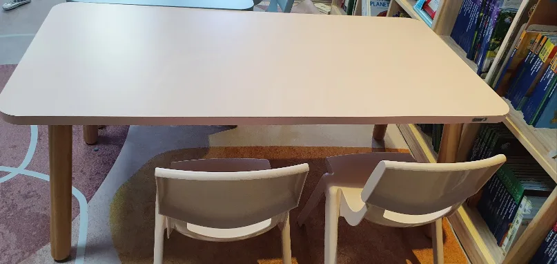 리바트 꼼므 1200 아이책상 중고 판매해요.