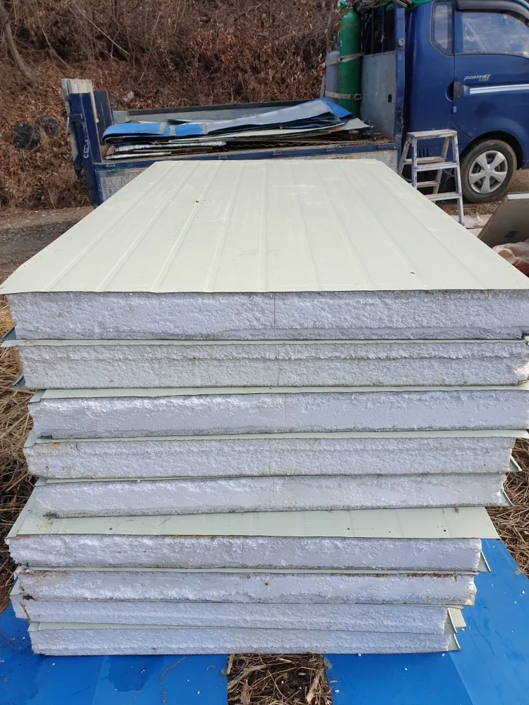 중고 쎈드위치 판넬  아주싸게 드립니다 한장에 팔천원에  드립니다