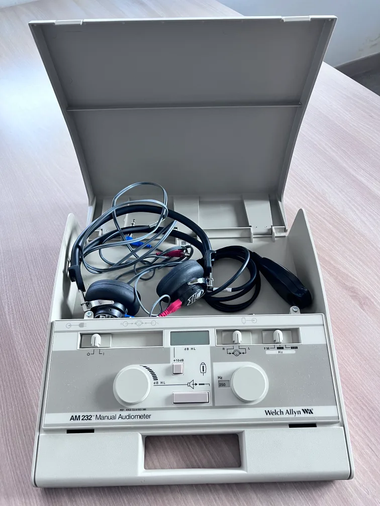 휴대용 청력검사기 새것같은 중고 저렴하게 판매합니다.