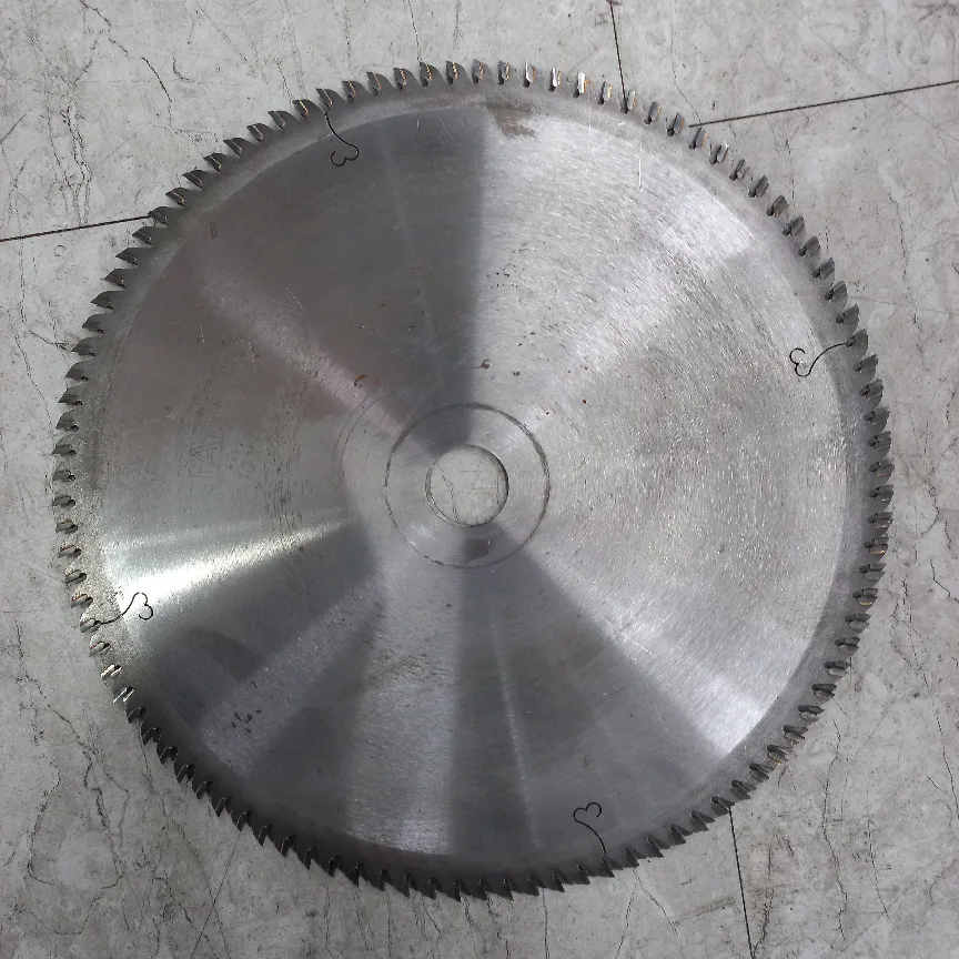 연마 새로한 중고톱날팝니다