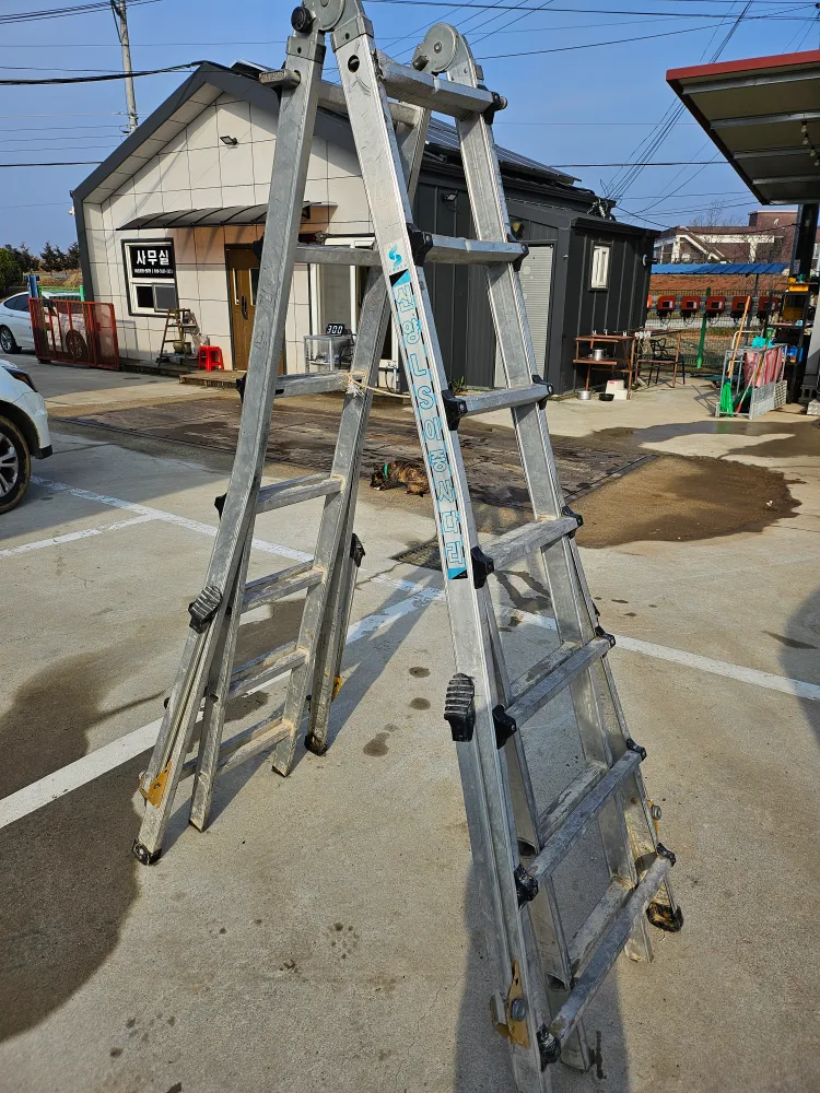 중고 사다리 팝니다.