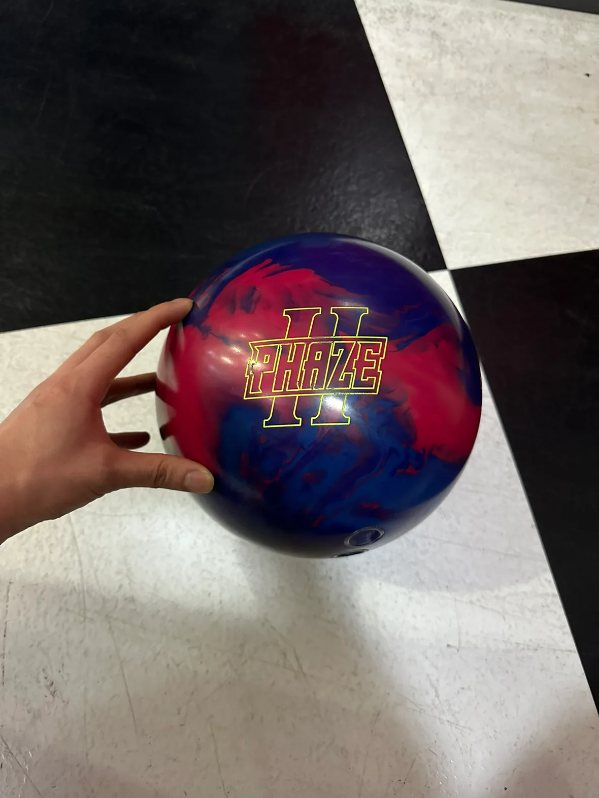 S급 중고 볼링공 페이즈2 판매합니다.