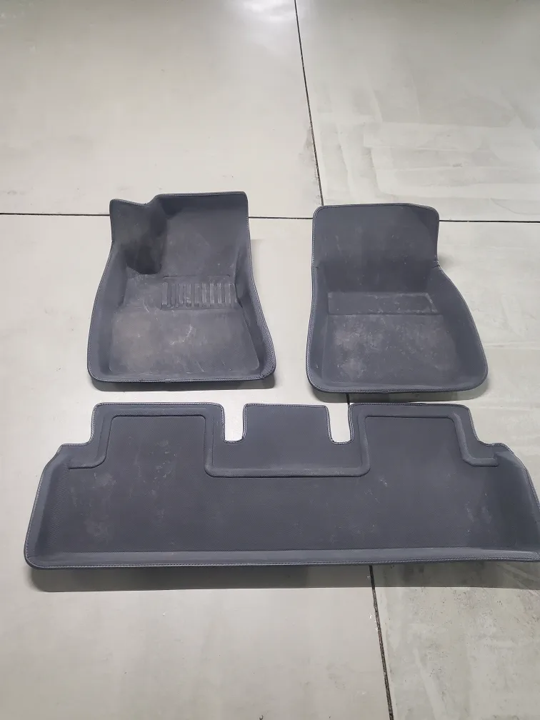 테슬라 모델3 매트(중고) 팝니다.