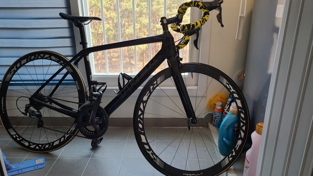 트렉 로드자전거 A급 중고 풀카본 마돈 5.2 급매합니다 (용품도챙겨드림)