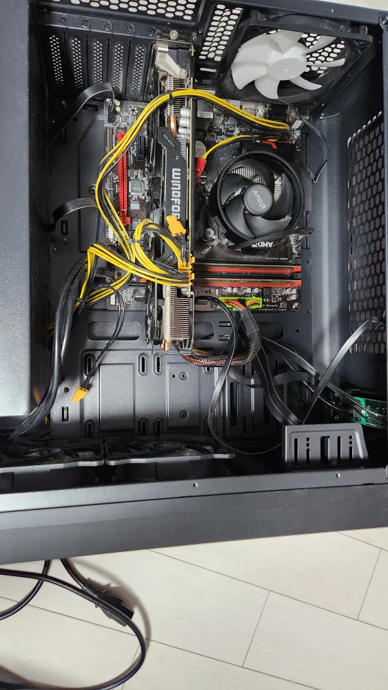 게임(롤 중옵, 원신 하옵) 가능한 중고컴 팝니다.