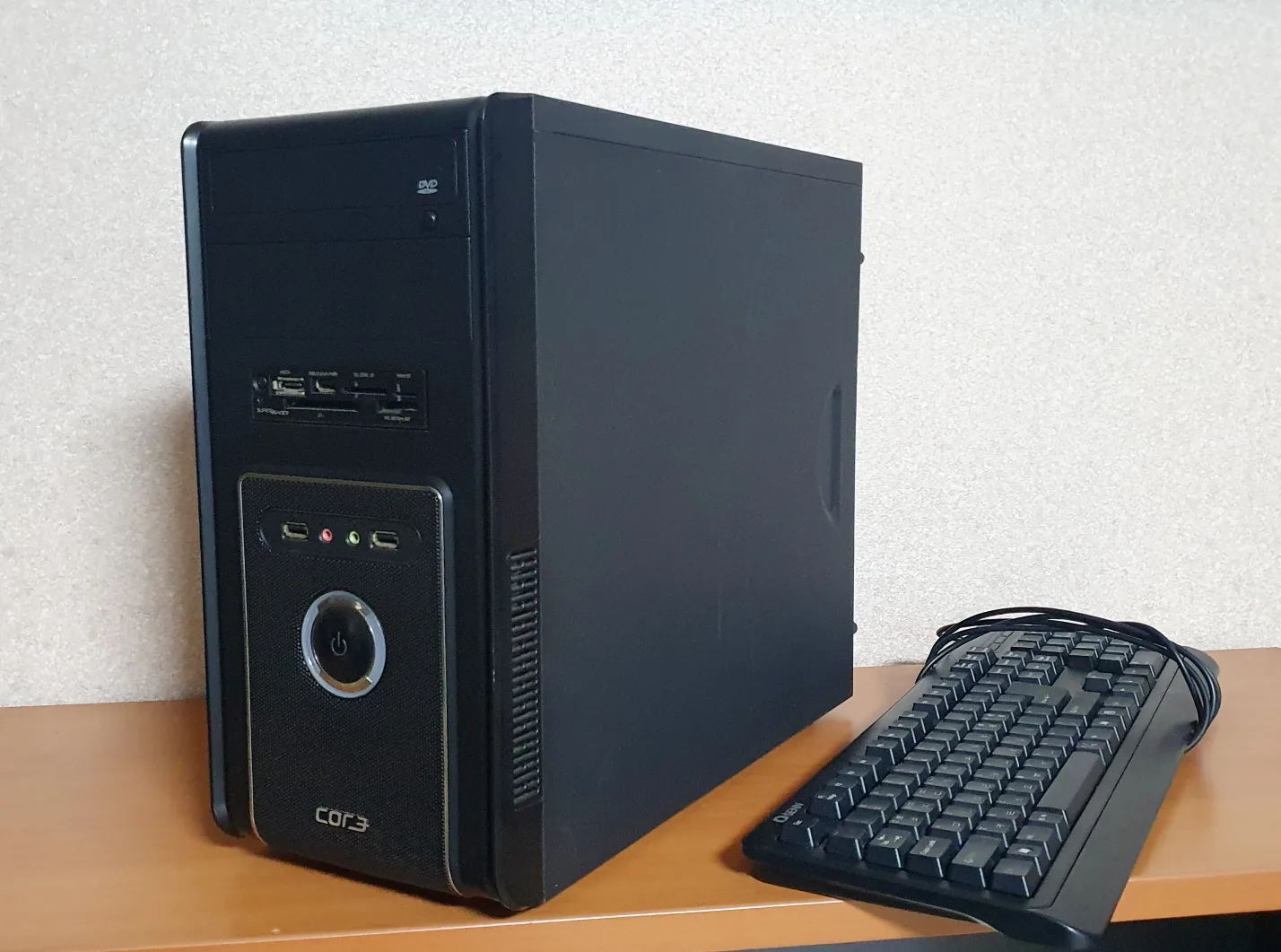 중고컴퓨터 판매. 아직 사무용으론 쓸만합니다.