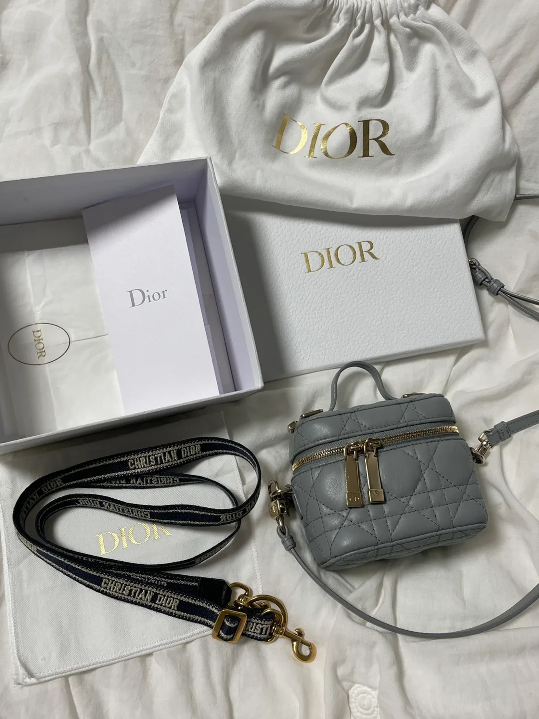 디올 마이크로 베니티백 + 디올 스트랩