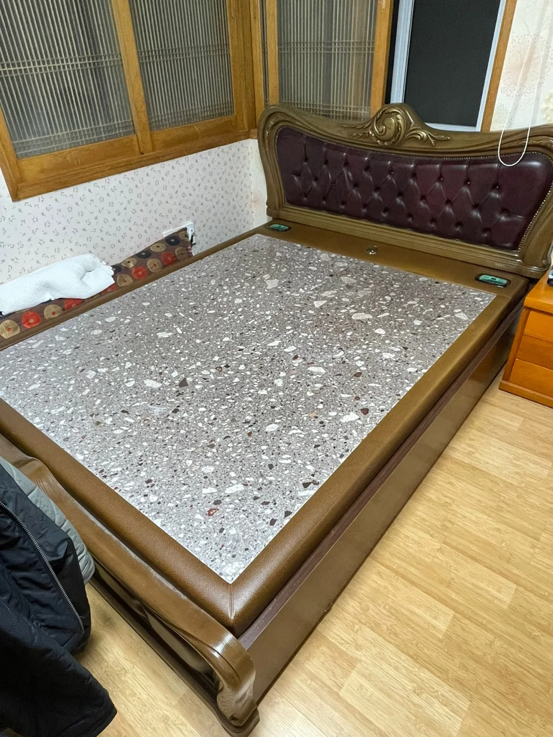 돌침대, 돌쇼파, 피아노(삼익), 4인목재식탁