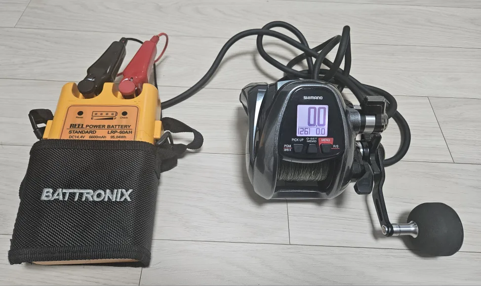 [ 중고-사용감 O ] 시마노 3000xp  전동릴 + 베터리 중고제품 판매합니다 (네고X)