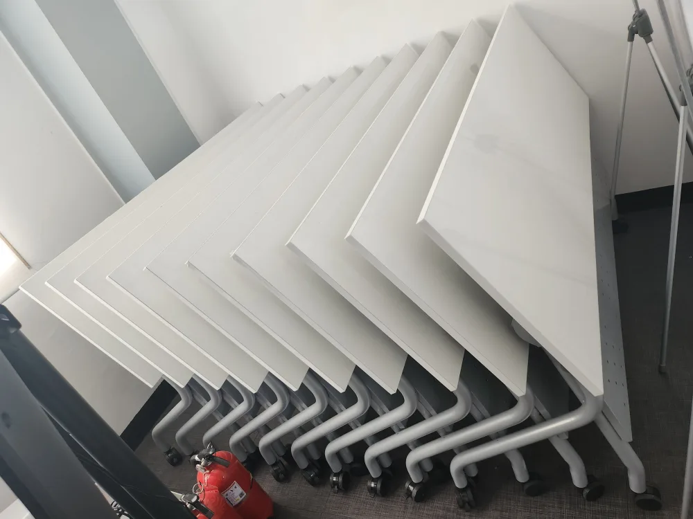 (새거 같은중고)학원테이블 판매합니다(3인용)