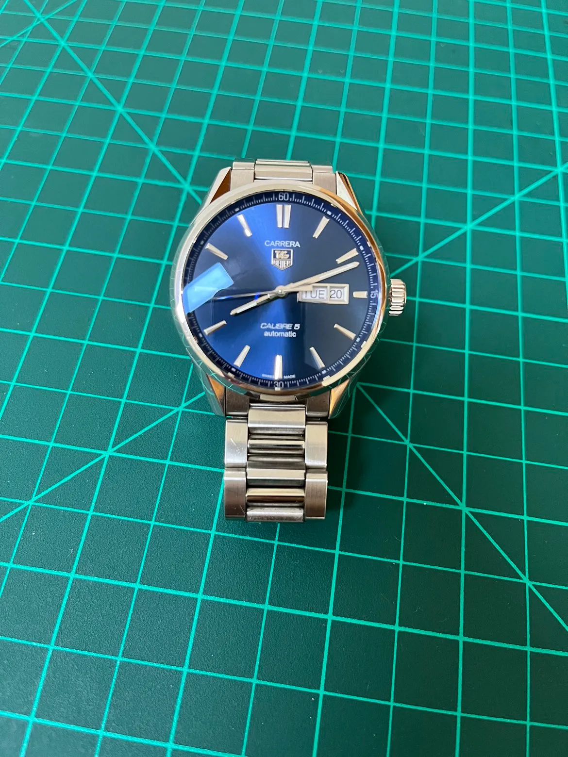 태그호이어 까레라 데이데이트 청판