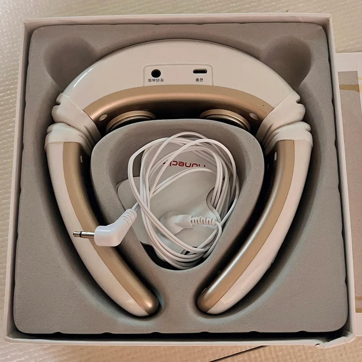 휴넥스 골드 목 마사지기