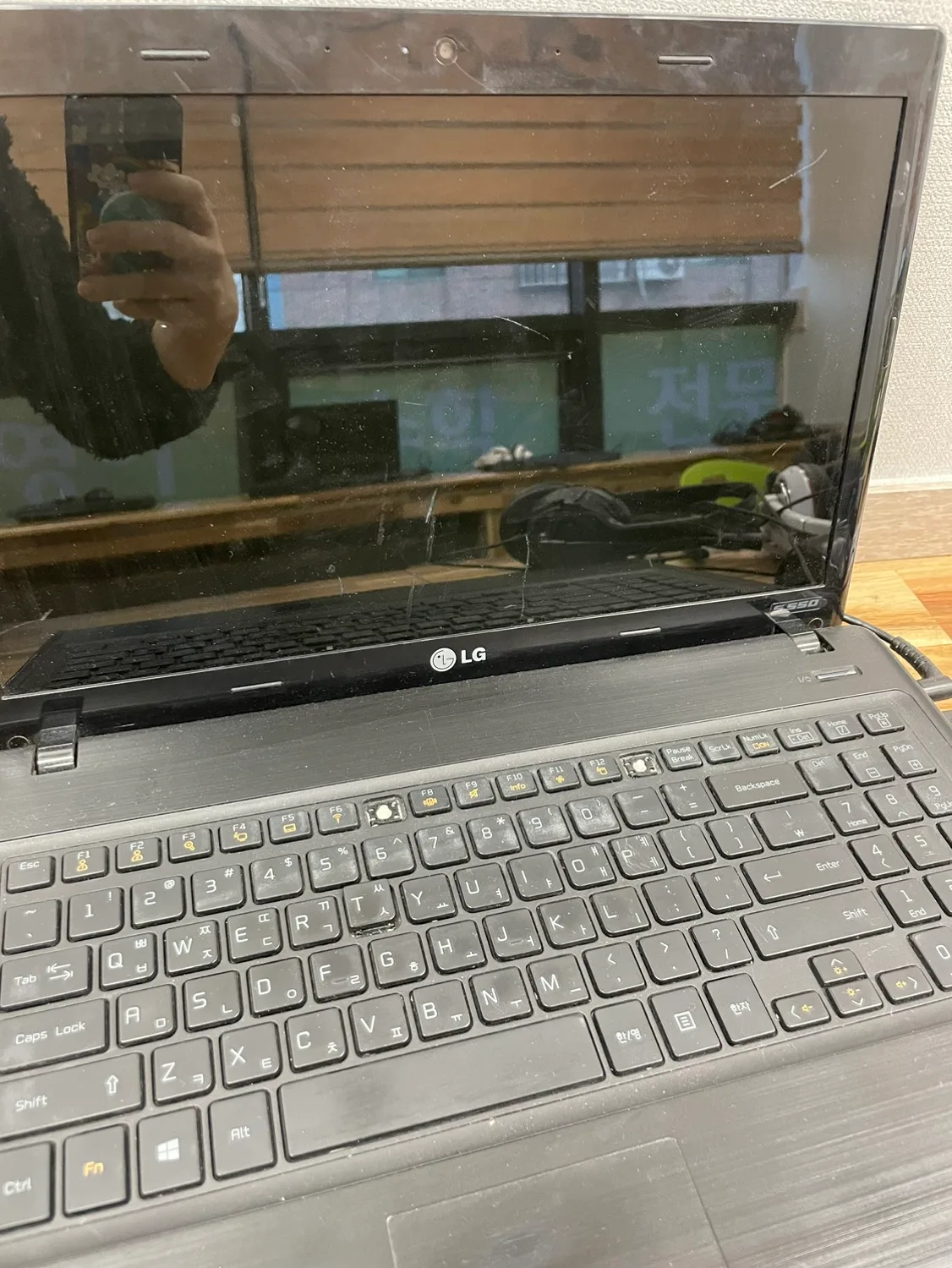 사용가능한 중고노트북입니다.