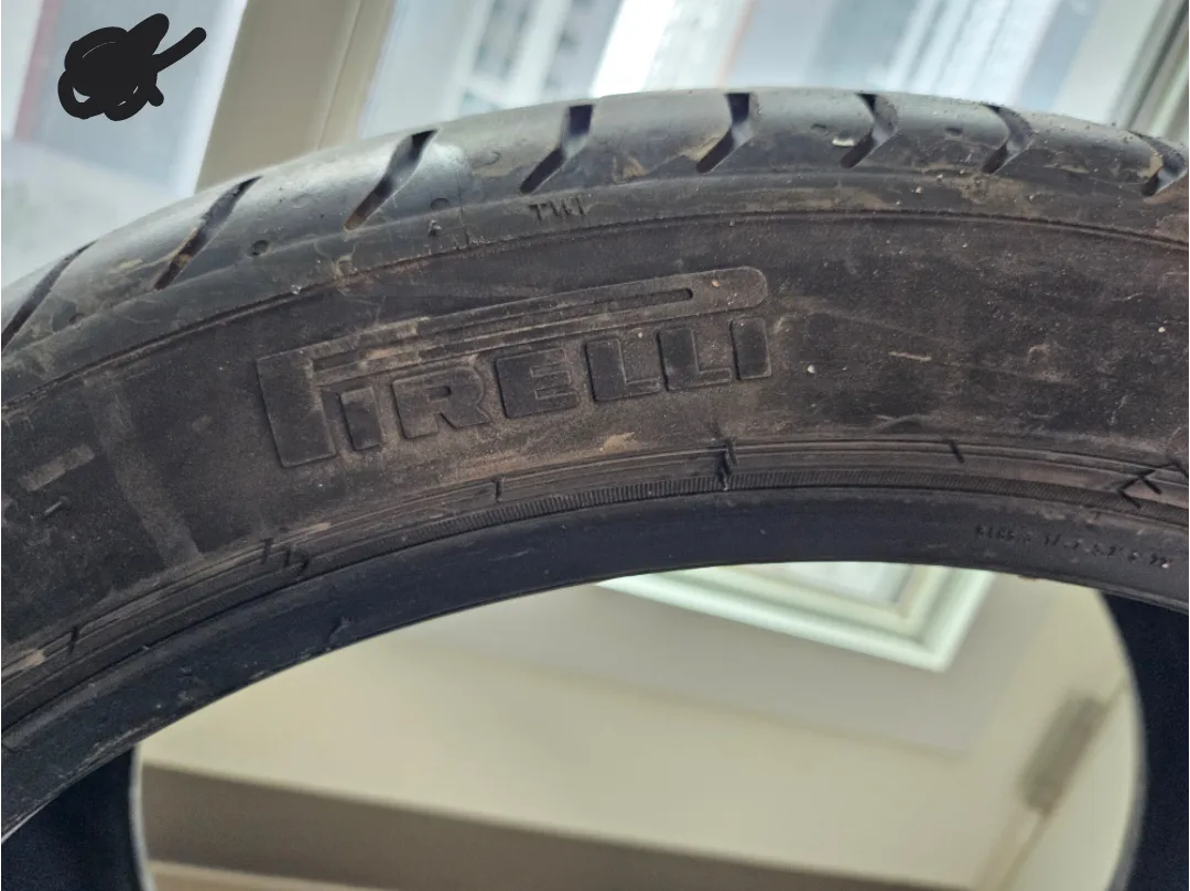 피렐리 255 35 19 중고 타이어 1본 팝니다.