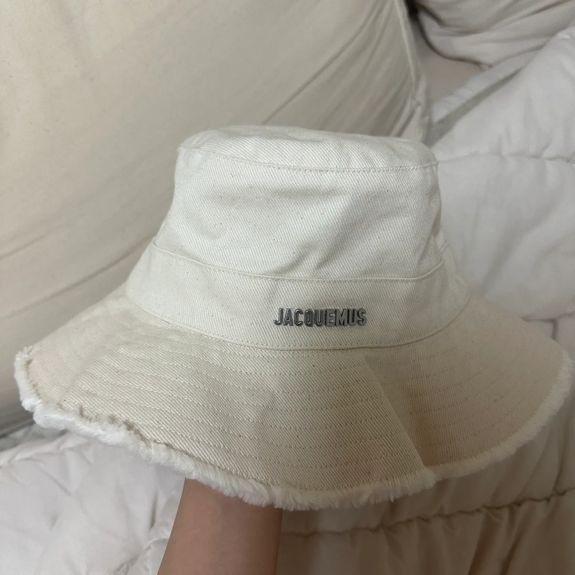 자크뮈스 버킷햇 오프화이트 58사이즈