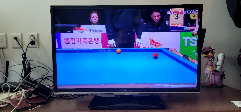 32 인치 LED TV 겸 켬퓨터 모니터