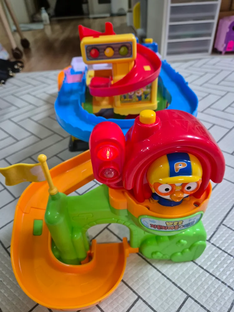 뽀로로 자동차 레이싱 중고입니다