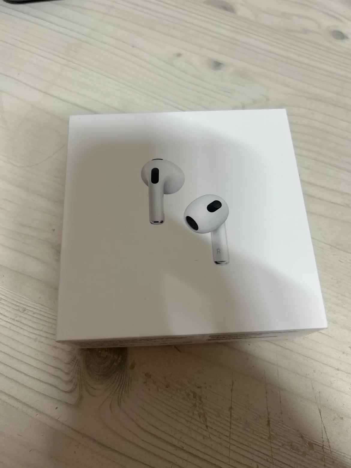 에어팟3세대 중고 팝니다.