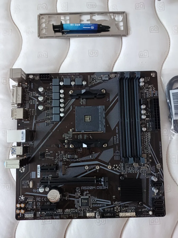 기가바이트 메인 보드 A520M DS3H 중고 팝니다