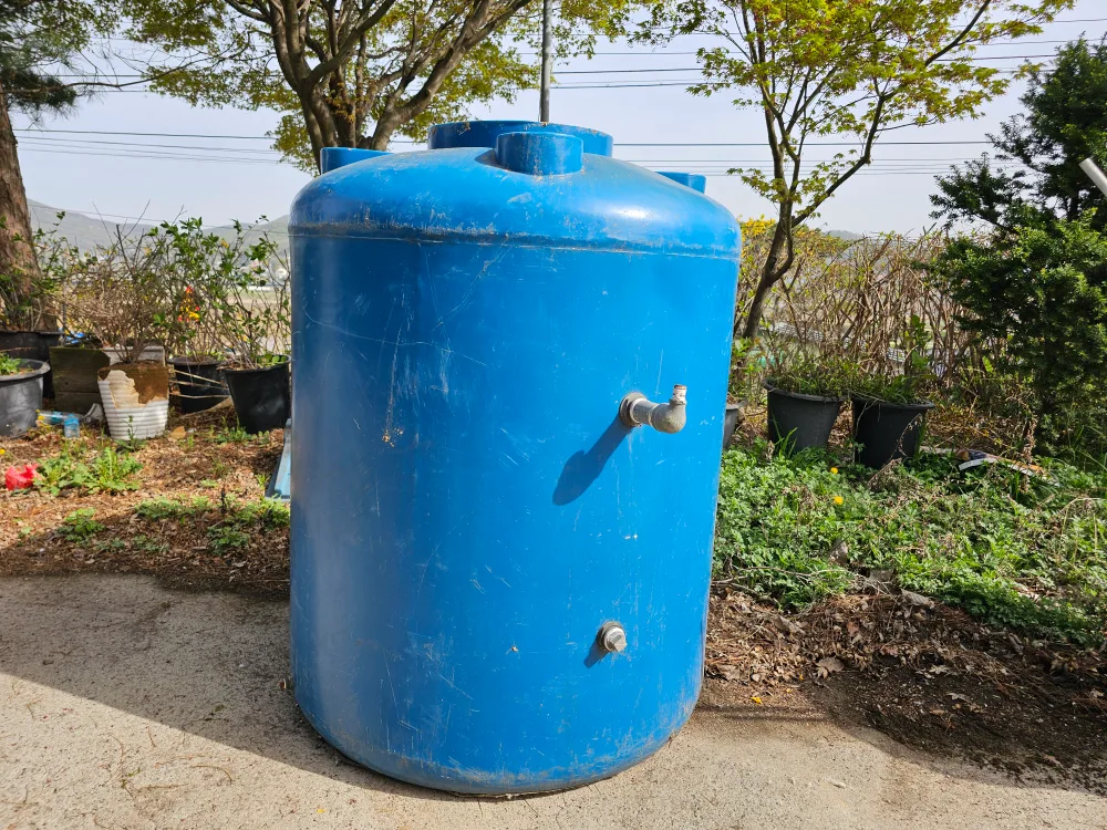 물 탱크 중고 1톤 (가격 내렸습니다)