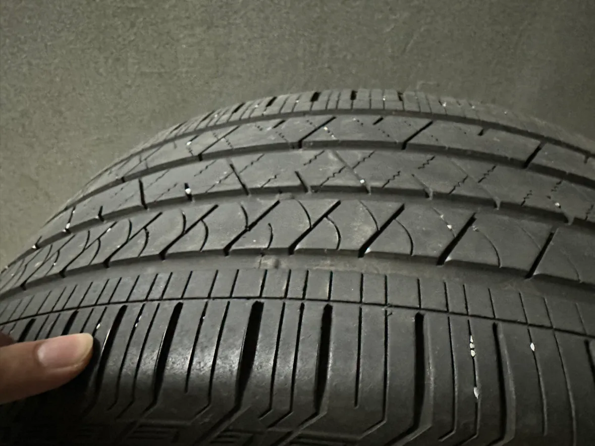 중고 타이어 255 45 20 콘티넨탈 싼타페 순정타이어 팝니다