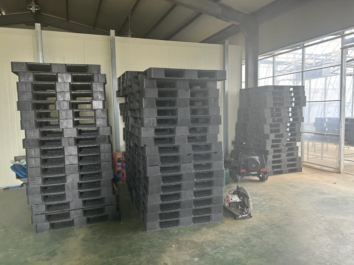 플라스틱 파렛트 중고로 팔아요 가지고 가셔야 됩니다