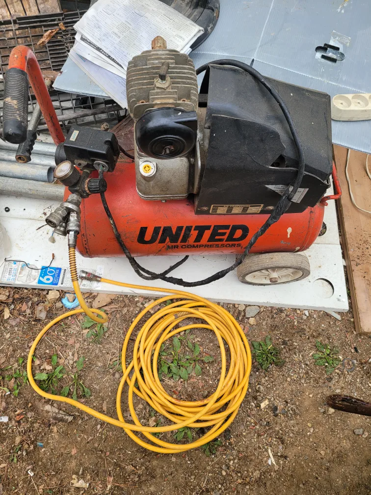 UNITED 2530 에어콤프레샤 중고 팝니다