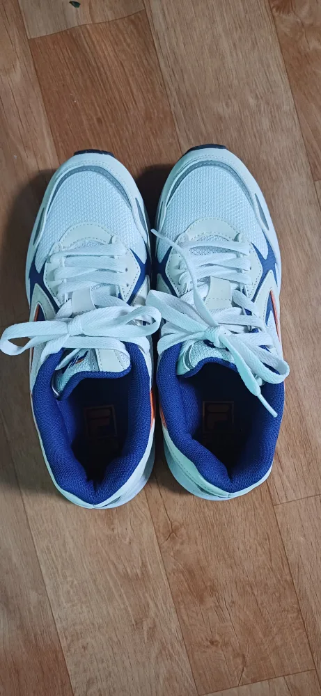 ? 새것같은 중고 운동화 [휠라/250]