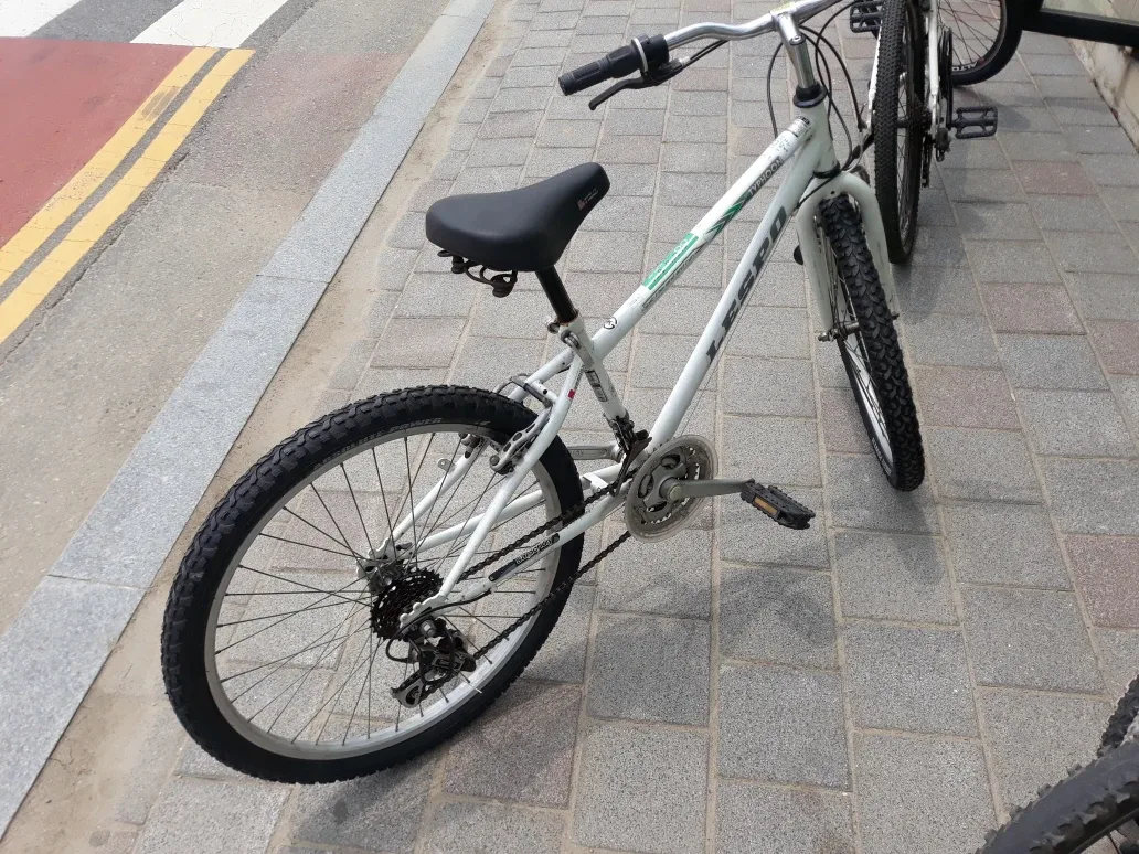 레스포 타이푼 GS 중고자전거 판매합니다.