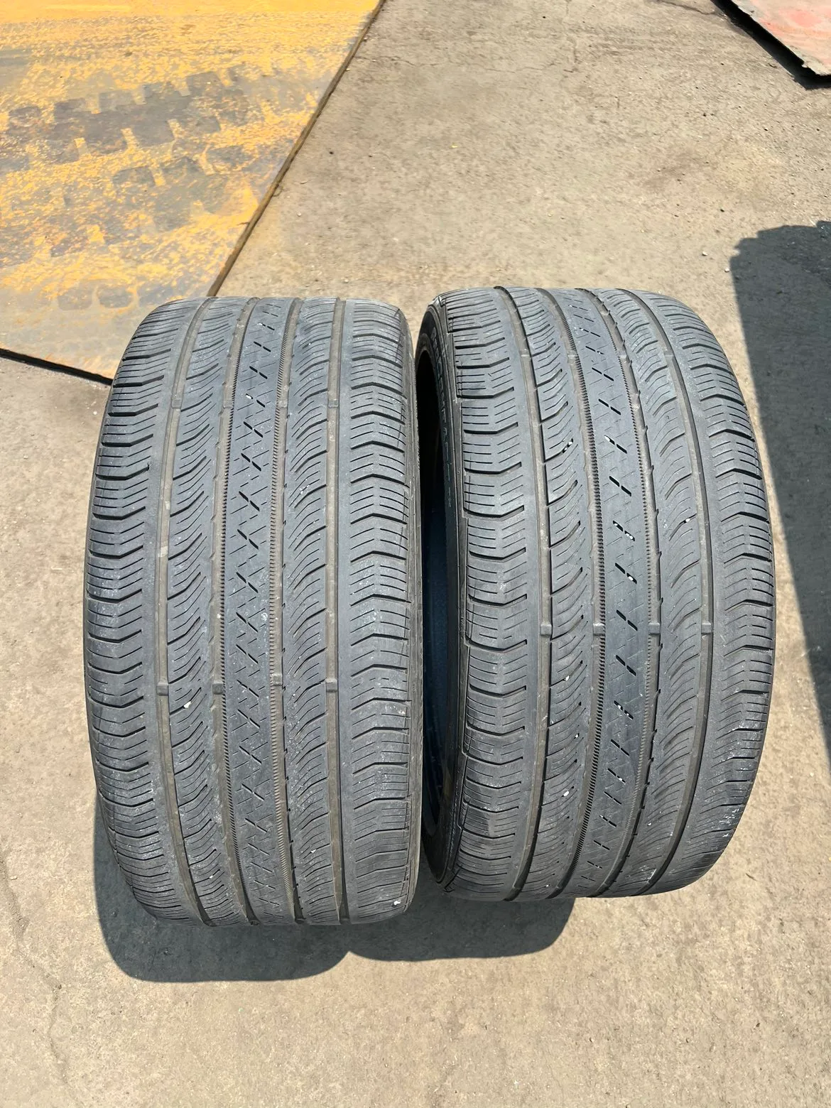 275-35-19 컨티넨탈 중고타이어 2개 팝니다