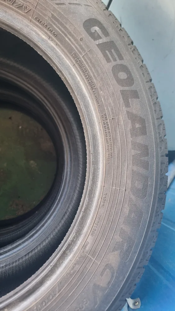 요코하마 중고 타이어. 지오랜더 235-60-18..3짝 1짝은 피렐리