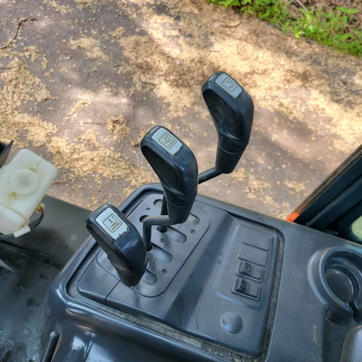 중고지게차 두산 D20SE-7 디젤 2톤 지게차(뿔뿔이마스트, 통타이어)