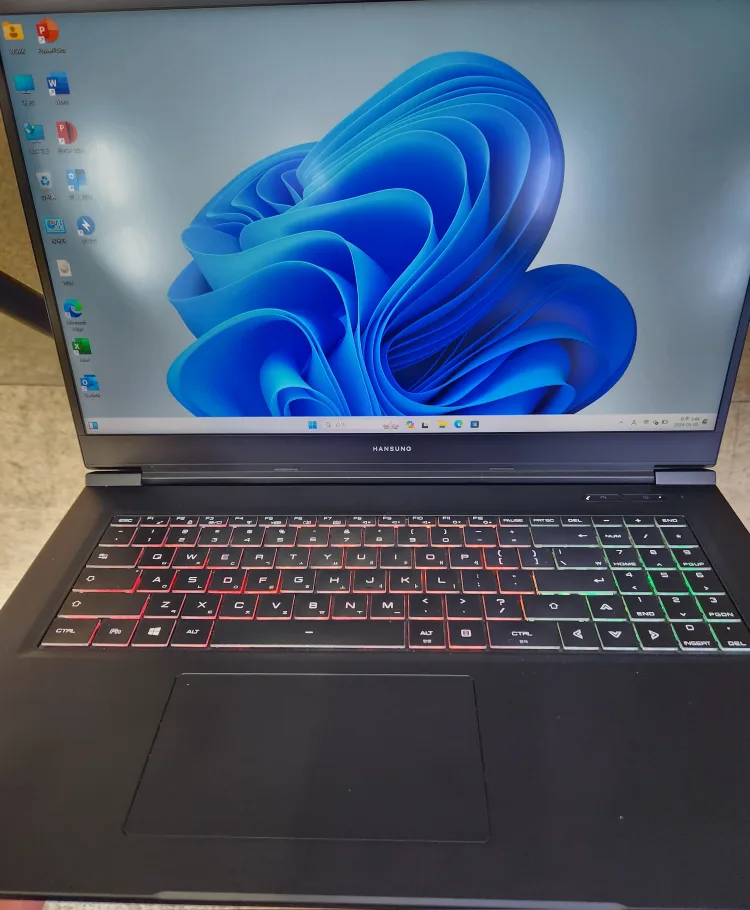 한성 게이밍노트북 TFG7597XG 17인치 라이젠9 RTX3070 중고 판매합니다.