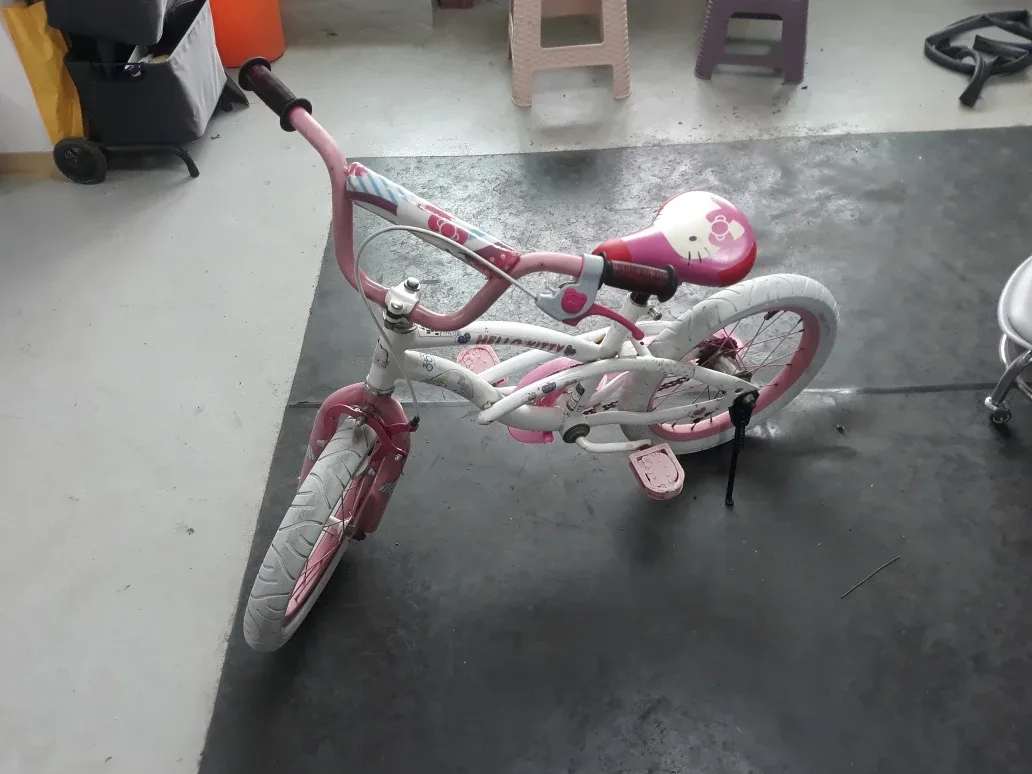 헬로키티 아동용 중고자전거 판매합니다.