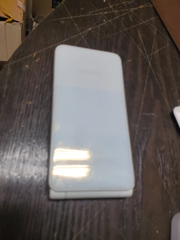 갤럭시 폴더2 흰색 중고 팝니다.