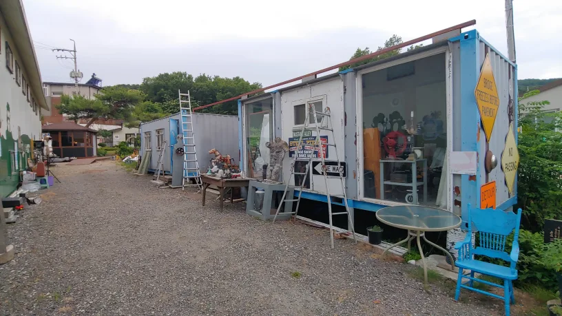 중고 컨테이너 2개 50만원에 팝니다.