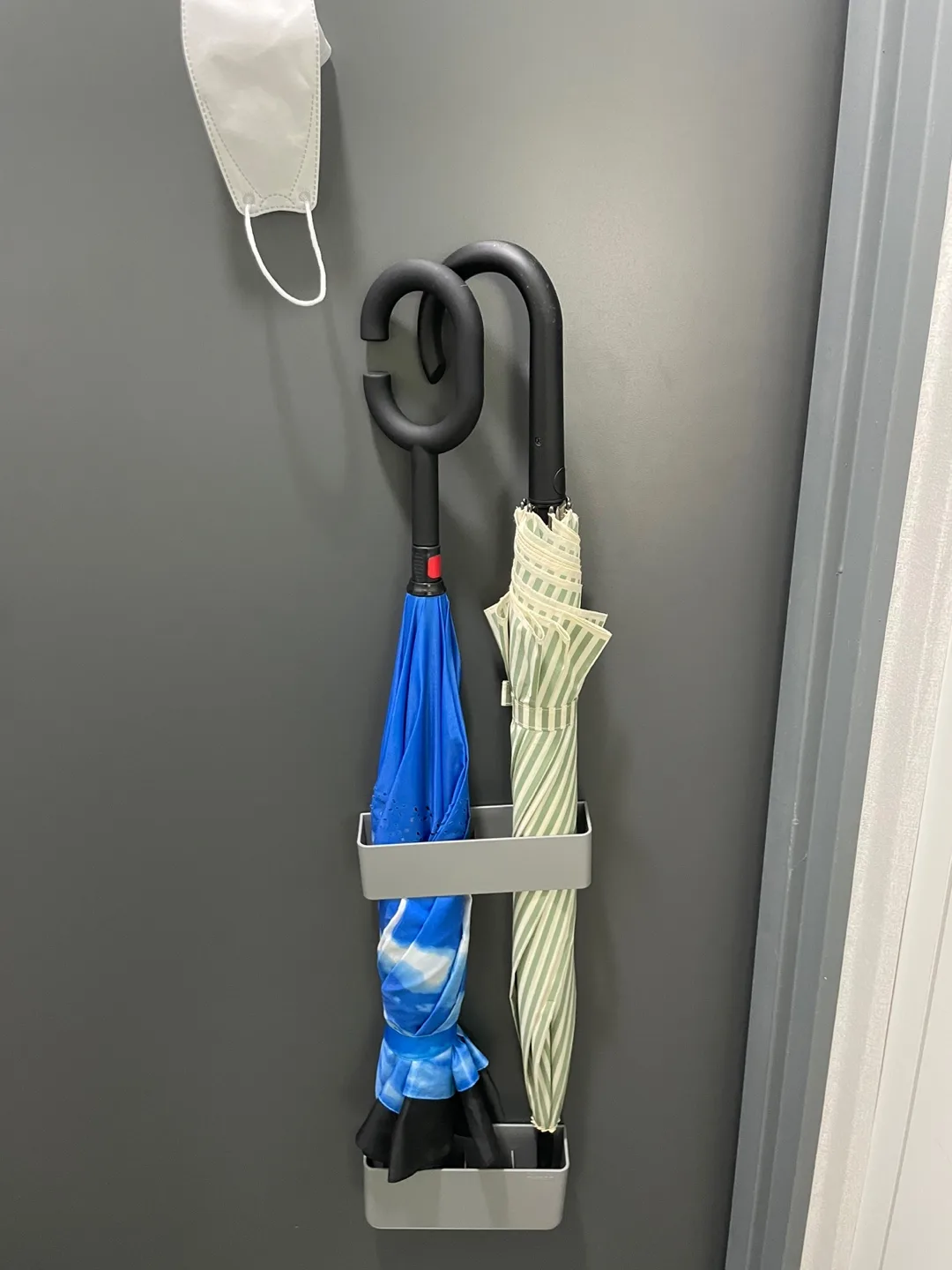 [중고왕] 우산꽂이 자석형. 현관. 2세트. 원룸. 자취방 제격.