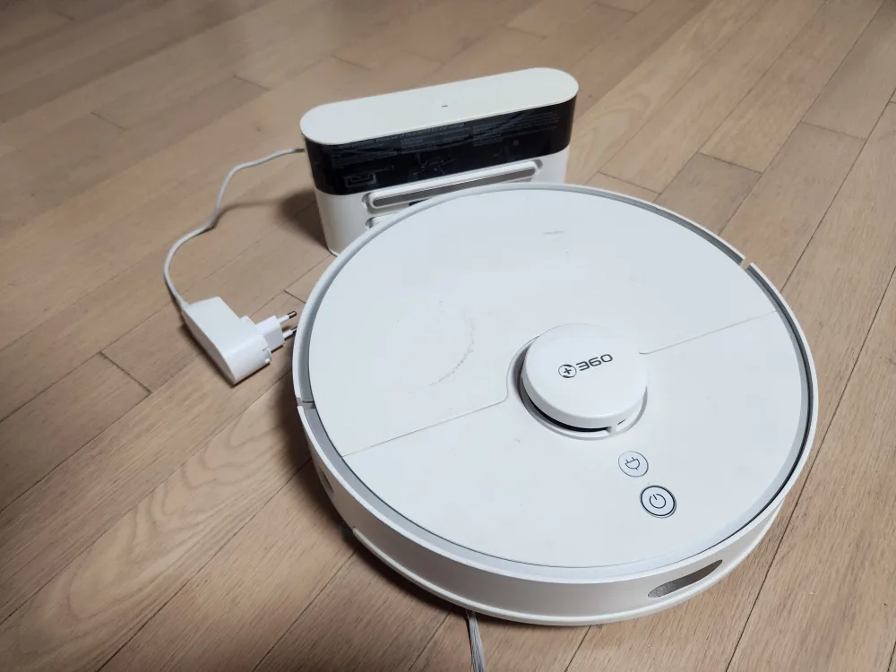 [중고왕] 치후360 로봇청소기. 매핑 잘함. 청소 잘함.