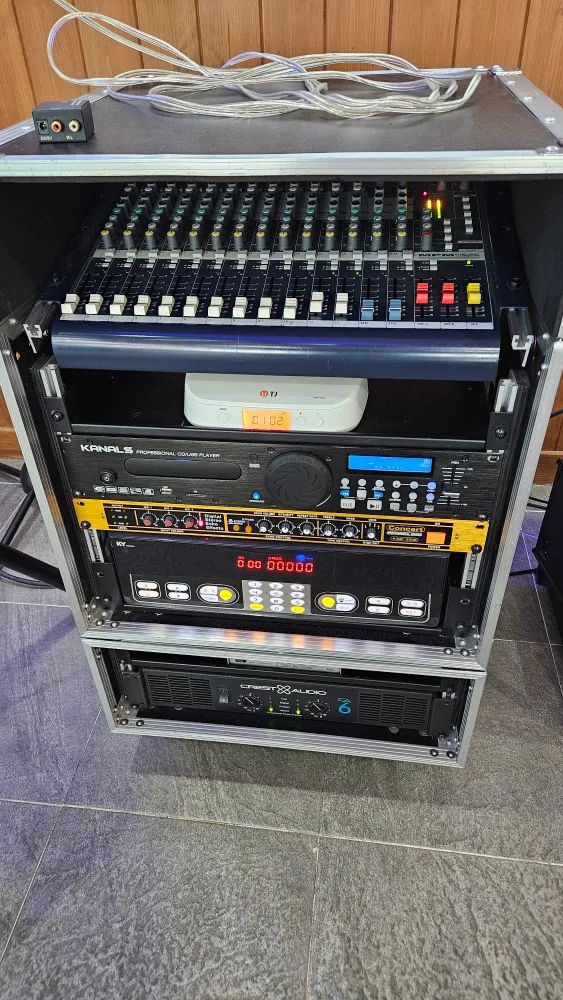 라이브방송용 앰프  프로젝터 판매합니다.