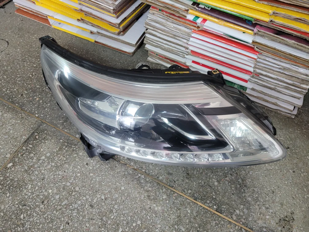 뉴SM5 플래티넘 라이트 L43 라이트 SM5 플래티넘 라이트 HID타입 조수석쪽 중고